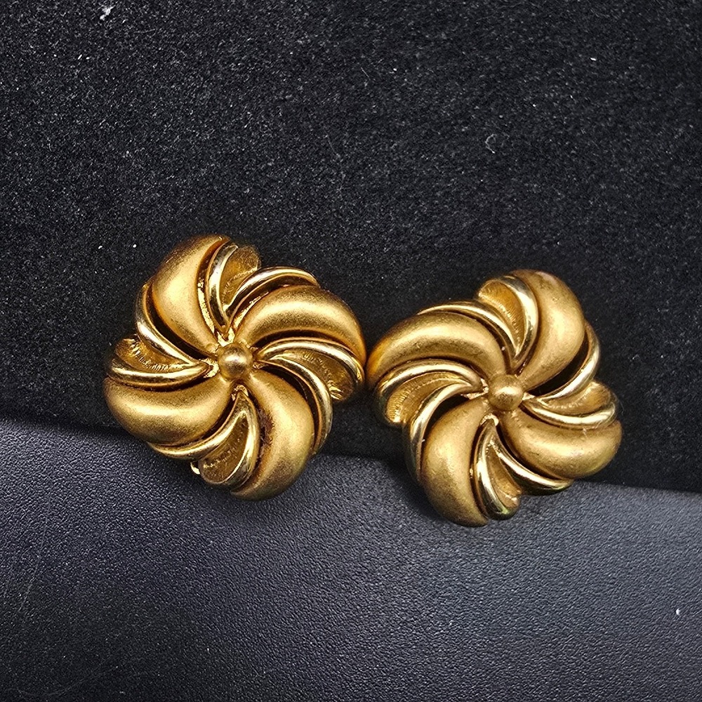 Monet Twisted Gold Tone Clip On Earrings Flower Vintage Costume Jewelry